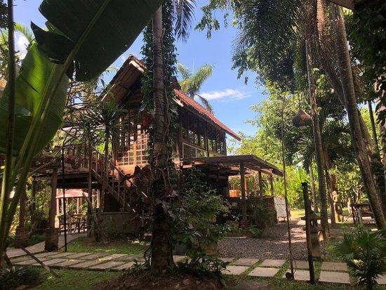 Bron - The Urban Cafe